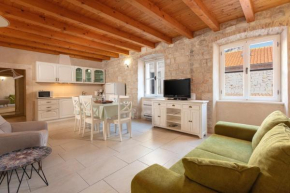 Villa Mama - Traditional Apartments in Omis